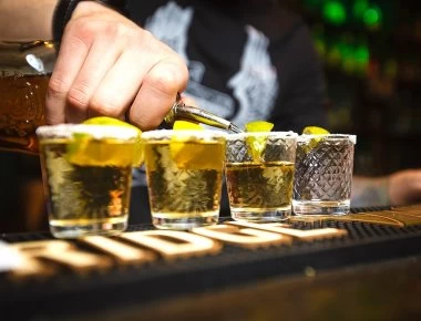 Ποιο ποτό ανεβάζει την πίεση και θέτει σε κίνδυνο την καρδιά